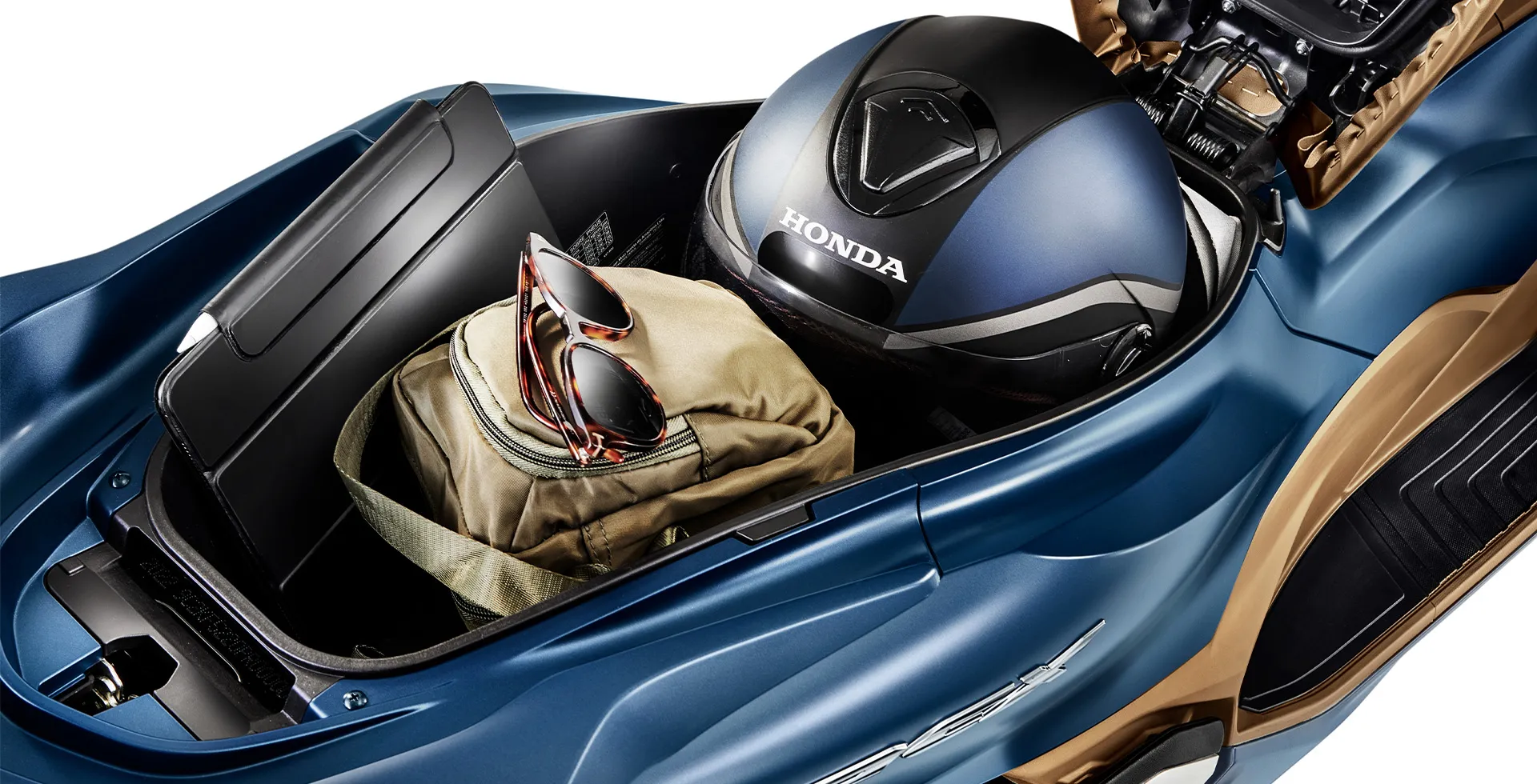 Foto com detalhe de uma moto da Honda
