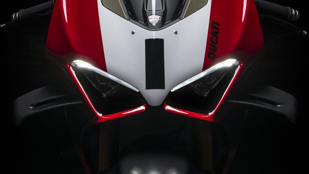Foto da parte frontal da moto da Ducati