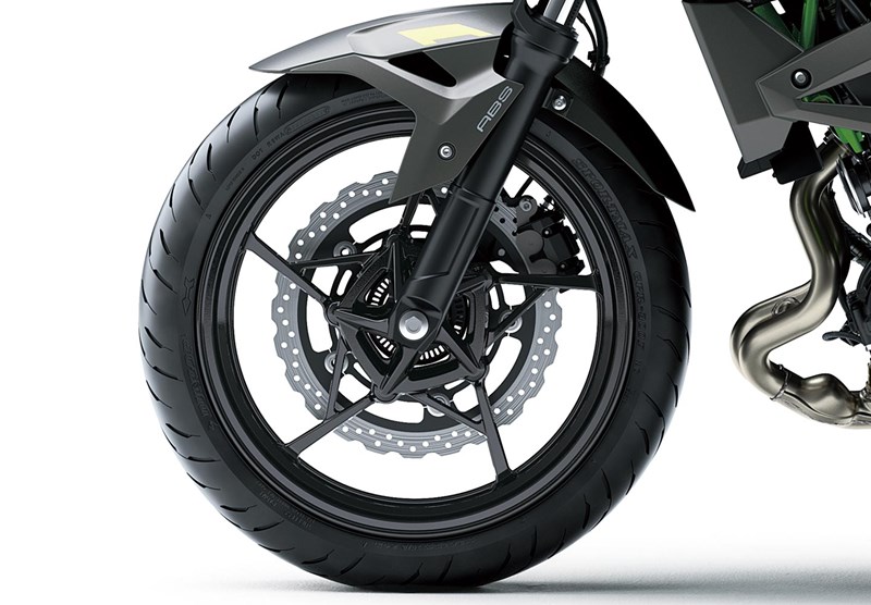 Foto das rodas da moto da Kawasaki