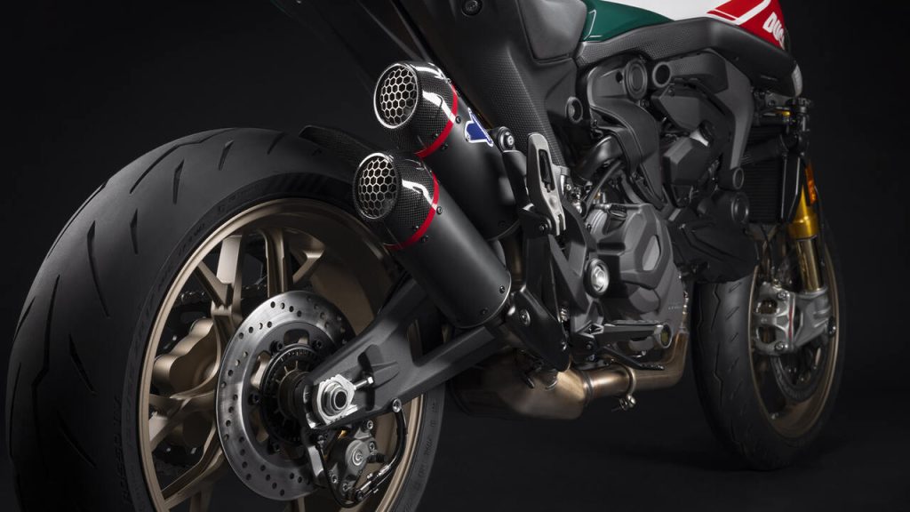 Foto panorâmica da moto da Ducati