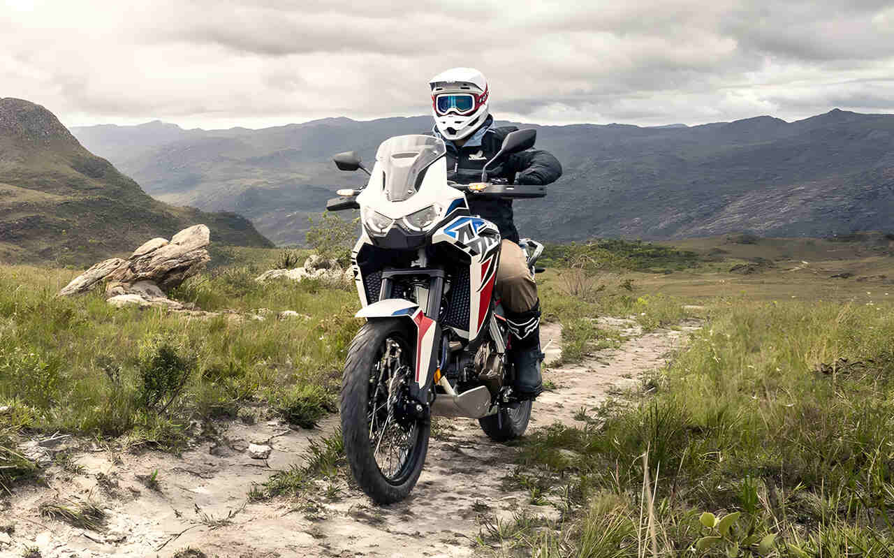 Piloto em uma Honda CRF 1100L Africa Twin