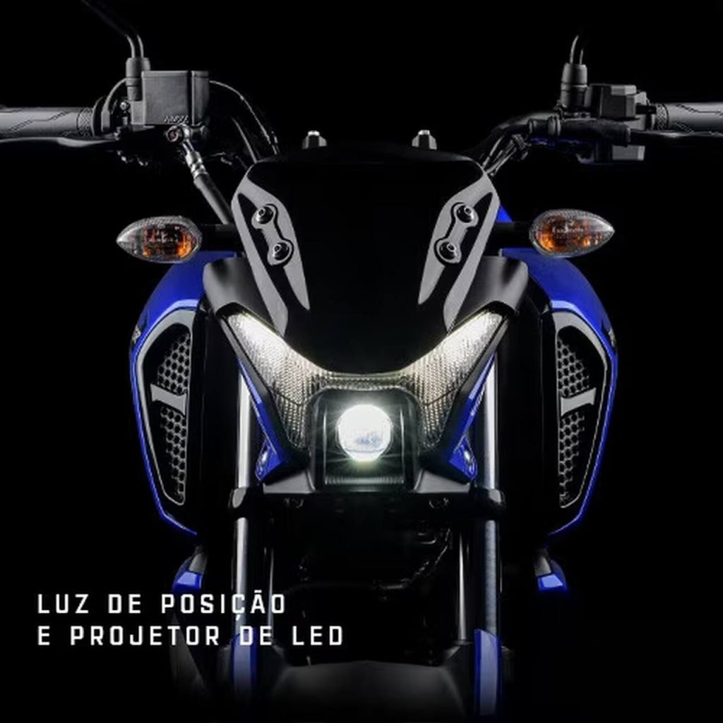 Foto das lanternas da moto da Yamaha