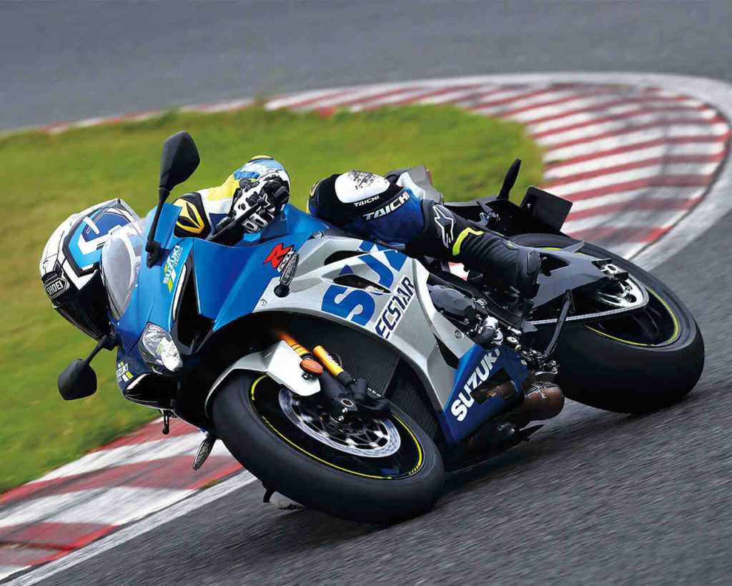 Foto da moto da Suzuki em alta velocidade