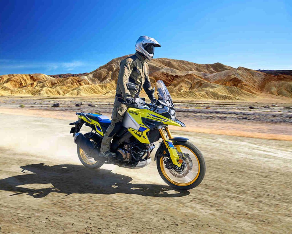 Foto na estrada da moto de 1000cc que é um dos grandes Lançamentos Suzuki 2024