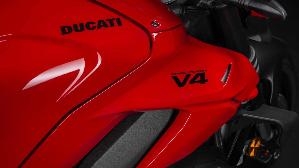 Foto em detalhe da moto da Ducati