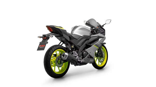 Foto panorâmica da moto da Yamaha R15 2024