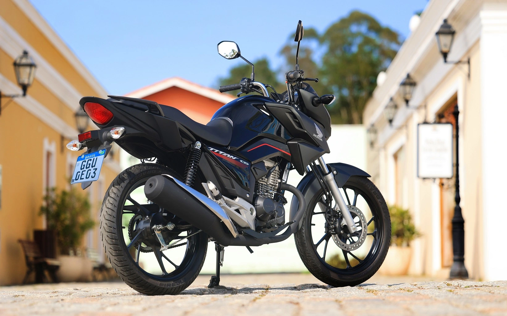 Yamaha Fazer 250 x CG 160 Titan: Qual a melhor?