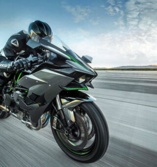 Kawasaki Ninja em estrada