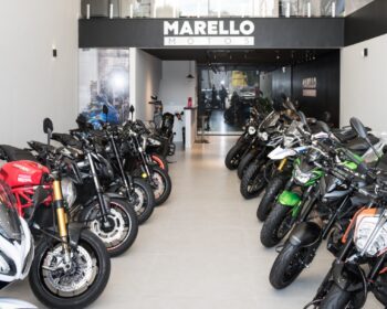 Concessionária de motos com modelos disponíveis